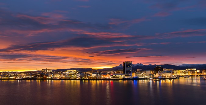Magisches Licht über Bodø, Copyright: Ernst Furuhatt / www.nordnorge.com / Bodø 